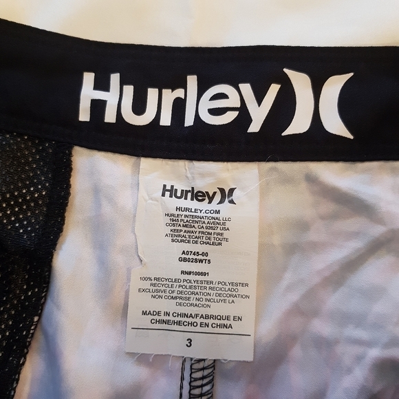 Hurley juniors size 3 shorts, pink, purple, black & white - Picture 3 of 3